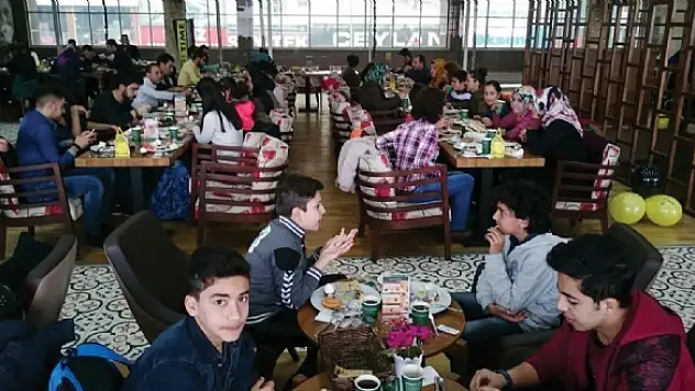 Englısh Tıme ailesi kahvaltıda buluştu 