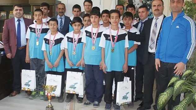 Kırekinden Türkiye Birincilerine Ödül