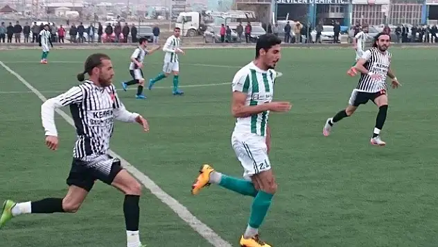 Zirvede Puanlar Paylaşıldı