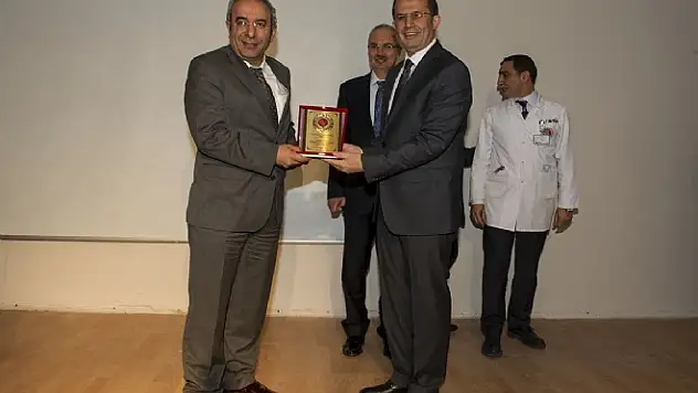 Vali Taşyapan, YYÜde Tıp Bayramı Etkinliğine Katıldı