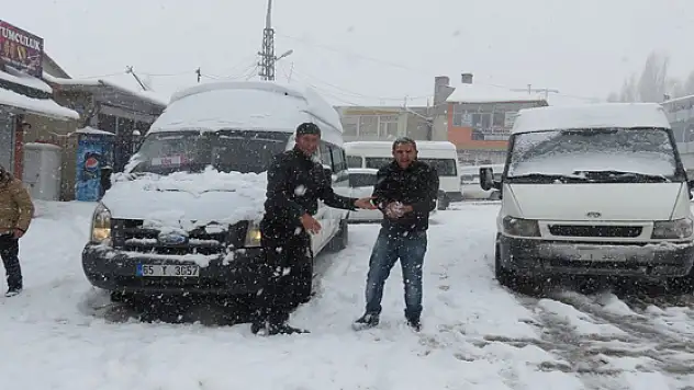 Başkalede 34 Mahalle Yolu Ulaşıma Kapandı