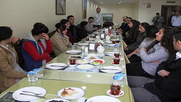 Yüksekovalı Öğrencilere Moral Kahvaltısı