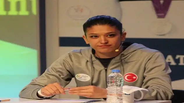 Van'ın  milli gururu Nur Tatar sert konuştu