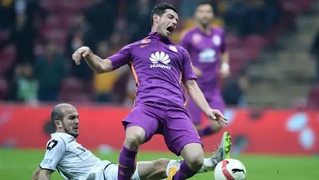 Galatasaray 8 futbolcuyu gönderiyor!