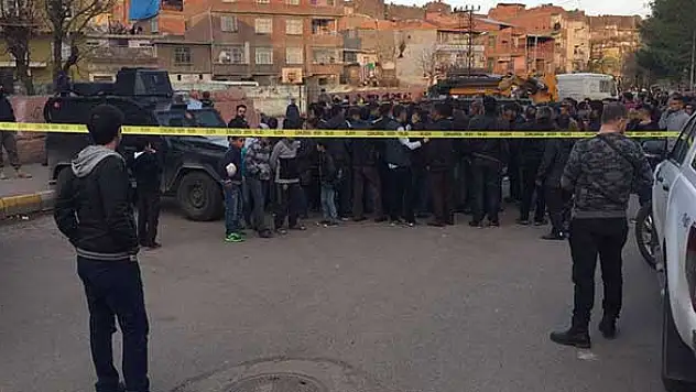 Vinç, Okul Duvarını Yıktı 2 Çocuk Öldü