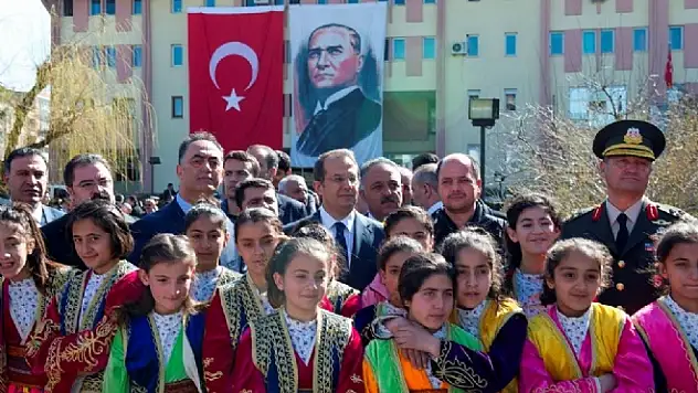 Van'ın 98'inci Kurtuluş Yıl Dönümü  Kutlandı