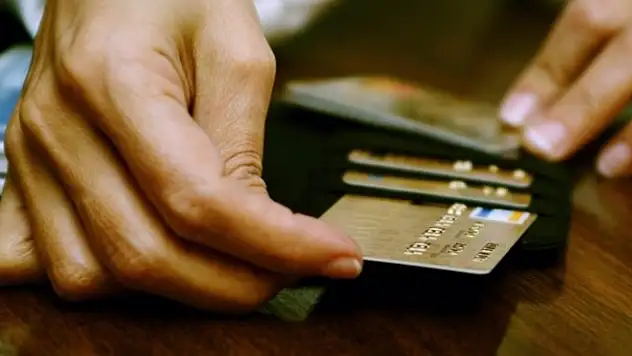 Bankalar kimlik krizini avantaja çevirdi