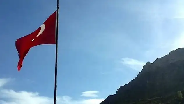 Bayrak dikme kavgası mahkemelik oldu