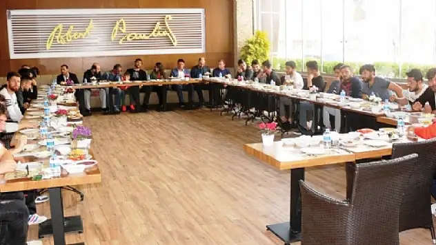 BÜYÜKŞEHİRE MORAL KAHVALTISI 