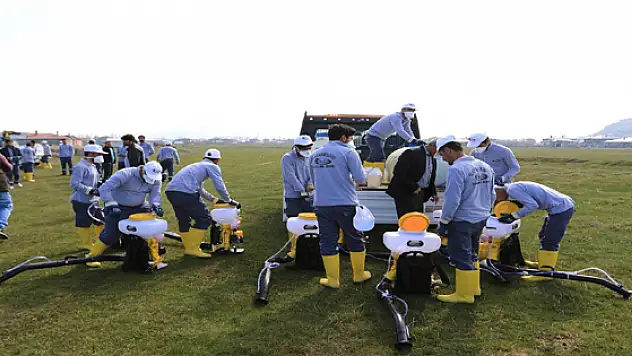  Büyükşehir Belediyesinden İlaçlama Çalışması