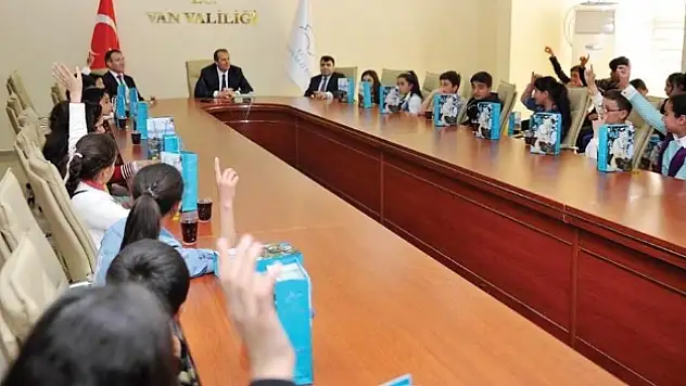 Çataklı çocukların yüzü güldü