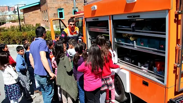 AFADın Hizmet ve Eğitim Faaliyetleri Devam Ediyor