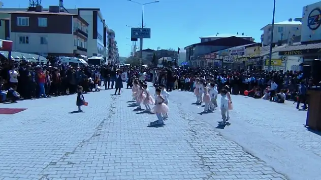 Ercişte 23 Nisan Coşkusu