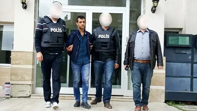 Cinayette Kullandığı Silahıyla Yakalandı