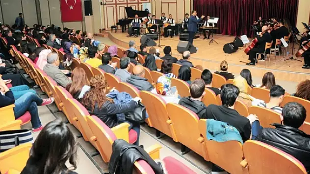 Müzikseverler YYÜ'de unutulmaz gece yaşadı