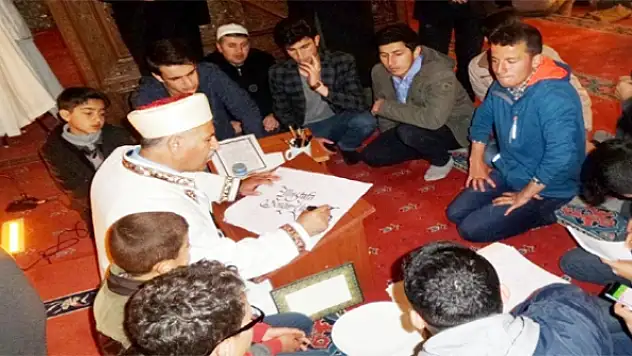 Vanlı Hattat Hocadan Bir İlk Daha 