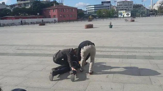 Can Dündar'a silahlı saldırı