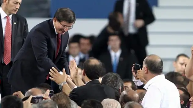 Sadece Davutoğlu bırakmıyor!