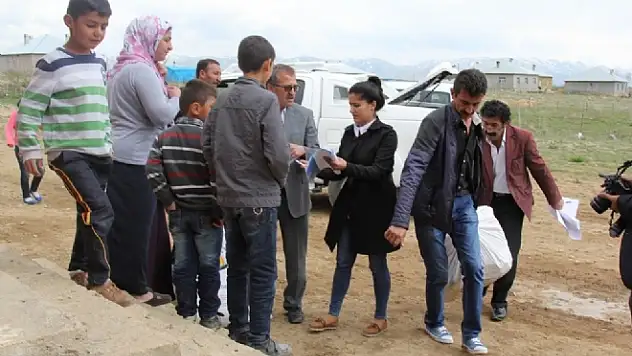 Yüksekovalı Ailelere Yardım