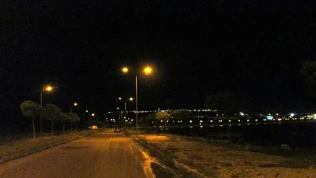 Erciş Sahil Yolu Yeniden Aydınlatıldı