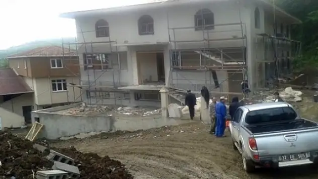 Dudak uçuklatan fiyata cami yaptırıyor