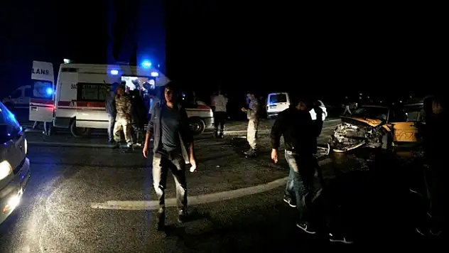 Erciş'te trafik kazası 8 yaralı