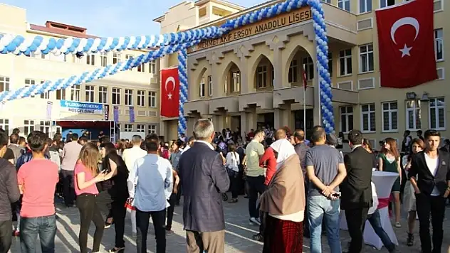 Van'da coşkulu mezuniyet töreni