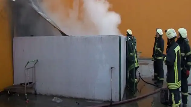 Baca temizliğinden kalan küller AVMyi kül ediyordu