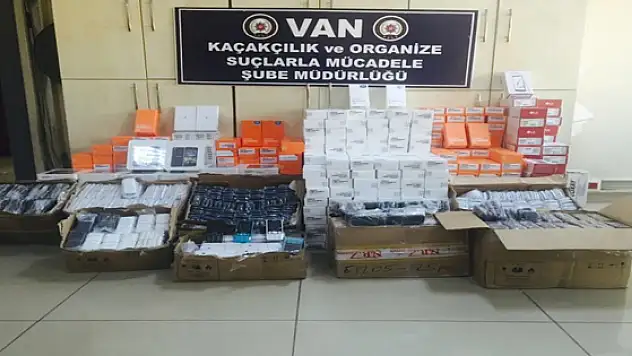 Vanda 2 Bin 358 Adet Kaçak Cep Telefonu Ele Geçirildi