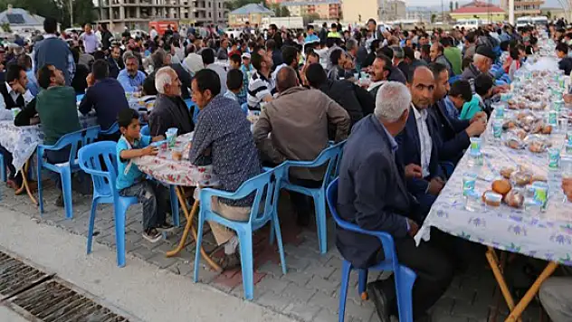 Çaldıranlılar Belediye İftar Sofrasında Buluştu
