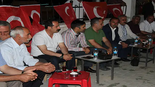 Kaymakam ve vatandaşlardan demokrasi nöbeti