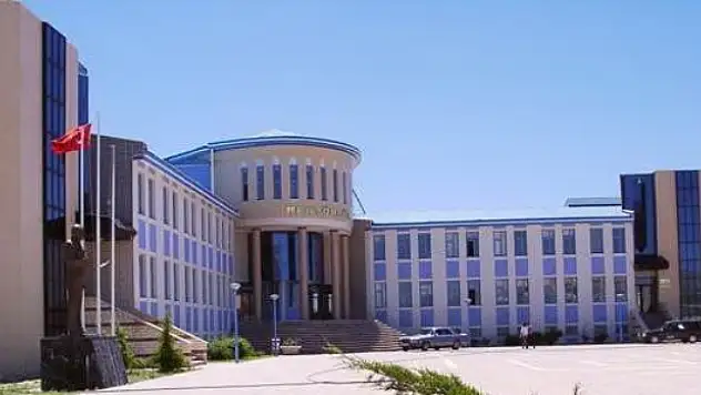 YYÜde 4 kişi açığa alındı