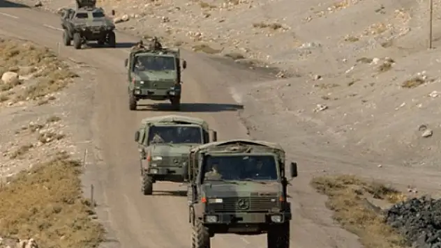 Askeri üs bölgelerine eş zamanlı saldırı