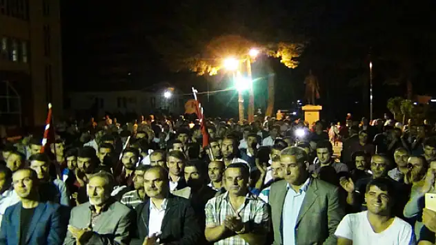 Ercişte demokrasi nöbeti devam ediyor