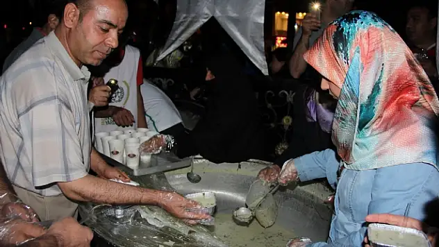 Demokrasi nöbeti tutanlara kumanya desteği