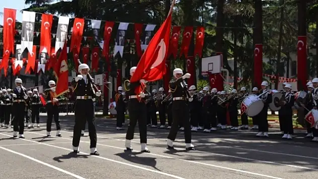 Askeri okullar kapatıldı