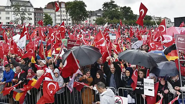 Kölndeki darbe karşıtı mitingde Erdoğanın mesajı okundu