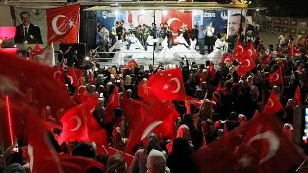 Vanlılar Beşyol Ferit Melen Meydanı'na Akıyor