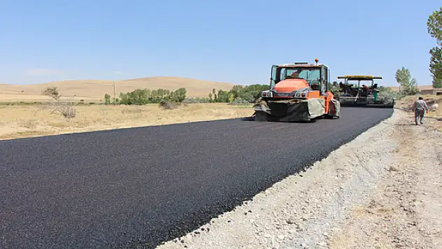 Büyükşehir, Gevaşta asfalt çalışmasına başladı