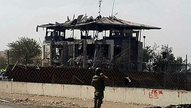 Diyarbakırda bomba yüklü araçla saldırı: 2 polis şehit