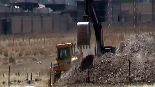 Suriye sınırına hendek kazılıyor