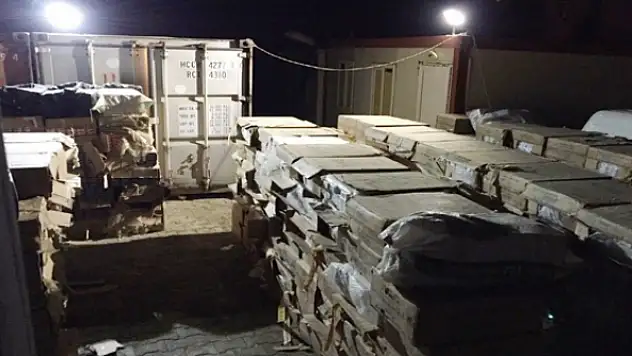 Vanda 138 bin 500 paket kaçak sigara ele geçirildi