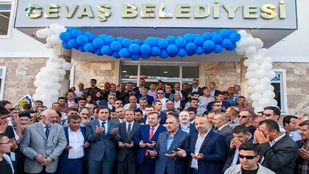 Gevaş Belediye hizmet binası açıldı