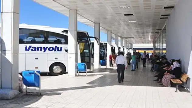 Vanda Havalimanı ve otogarda sesiz bayram