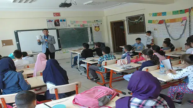 4 bin 700 öğretmen açığı var 