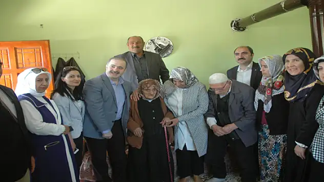 110 ve 103 yaşlarındaki çiftin Erdoğan sevgisi