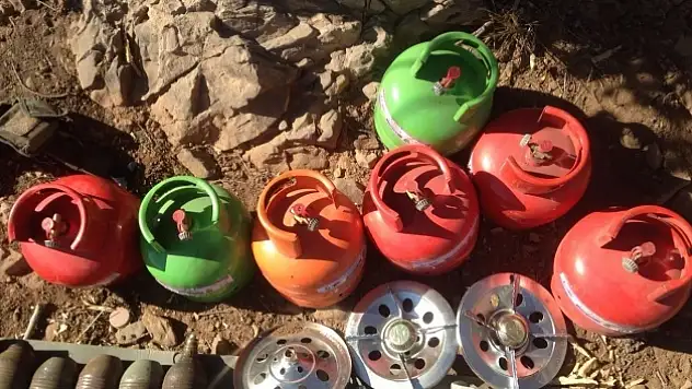 Kovan Tepede teröristlerin cephaneliği bulundu