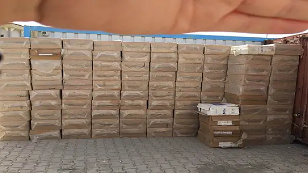 Vanda 102 bin paket kaçak sigara ele geçirildi