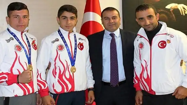 Kaymakam Yaşar, şampiyon sporcuları ödüllendirdi