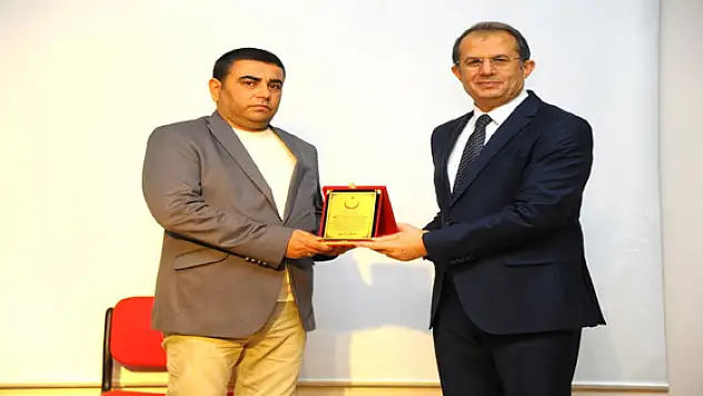 Organ bağışında bulunan ailelere plaket 